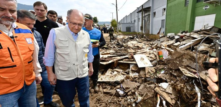 Alckmin anuncia R$ 741 mi para cidades afetadas por ciclone