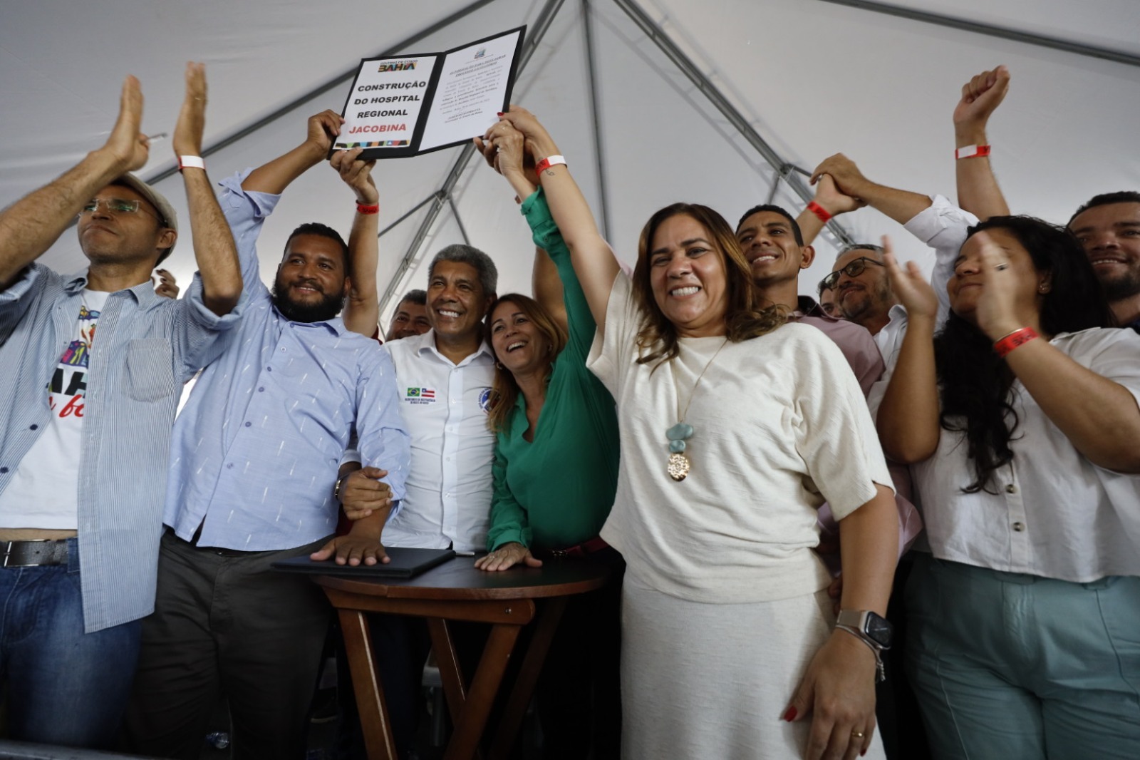 Você está visualizando atualmente Em Jacobina, Jerônimo anuncia licitação de hospital e inaugura obras