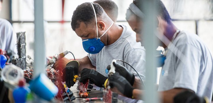 Produção industrial recua em quatorze dos 15 locais pesquisados em julho frente a junho