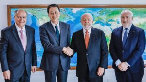 Leia mais sobre o artigo Presidente Lula conversa sobre investimentos no Brasil com CEO da Nissan
