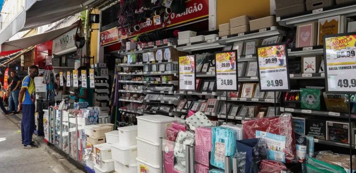 Confiança do comércio caiu 1,9% no mês e 16,4% frente a 2022
