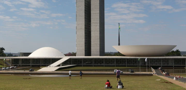 Abiquim vai ao Congresso pedir inclusão de emendas na PEC que será votada amanhã, 07