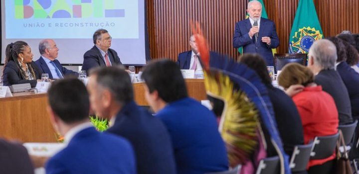 Em reunião ministerial, Lula anuncia ato para marcar um ano dos atos golpistas
