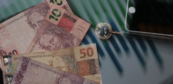 PIB varia 0,1% no trimestre e acumula alta de 3,2% no ano