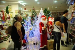 Leia mais sobre o artigo Atividade do comércio no Natal tem queda de 1,4%, revela Serasa Experian