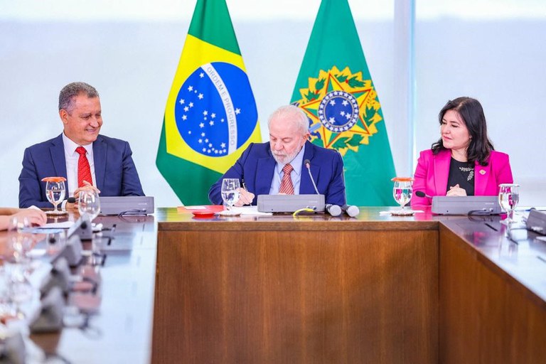 Você está visualizando atualmente Lula sanciona Lei Orçamentária Anual para equilíbrio fiscal e responsabilidade social