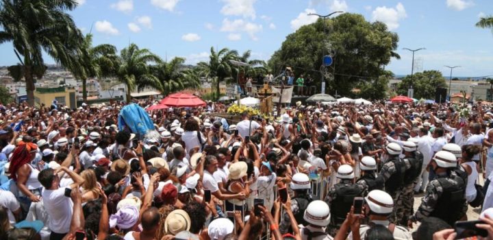 Bonfim: prefeitura promete carros-pipa e protetor solar durante cortejo