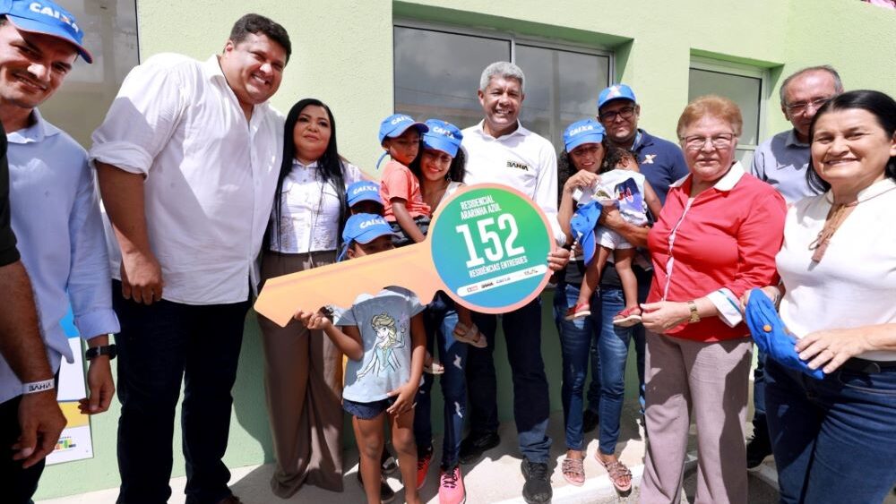 Você está visualizando atualmente Governador da Bahia entrega novas moradias em Euclides da Cunha