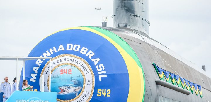 Lula e Macron lançam submarino Tonelero em parceria