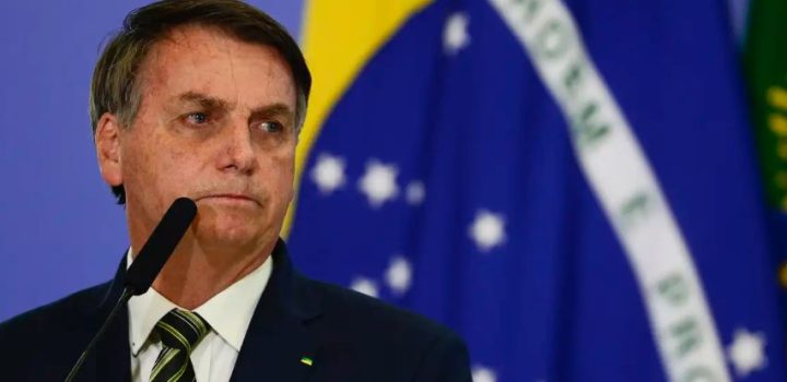 COVID: Bolsonaro é indiciado por fraude em cartão de vacinação