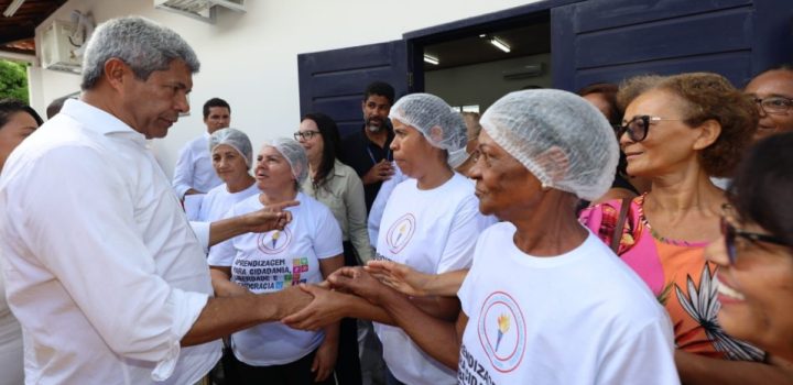 Jerônimo inaugura escola em Saúde