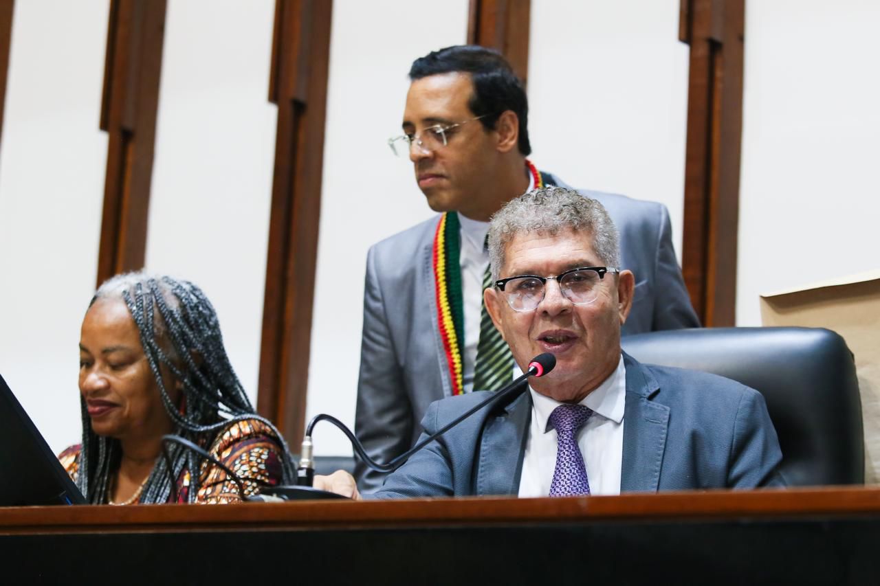 Você está visualizando atualmente ALBA aprova reestruturação da carreira do professor indígena