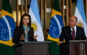 Leia mais sobre o artigo Chanceler argentina nega interferência entre Brasil e o X