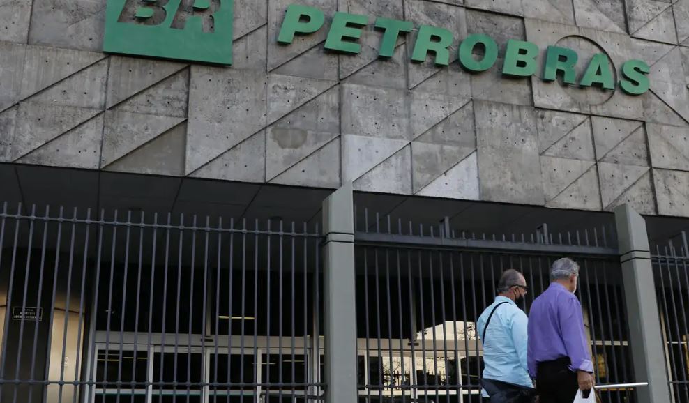 Você está visualizando atualmente Petrobras entrará com recurso contra suspensão de conselheiro