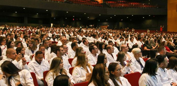 Brasil tem 575.930 médicos ativos: 2,81 por mil habitantes