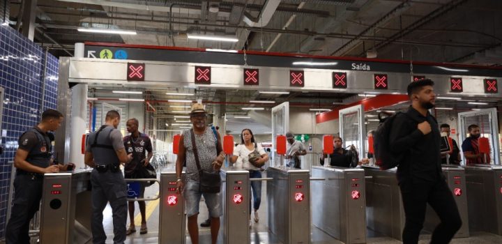 Metrô de Salvador faz 10 anos e passageiros falam experiências