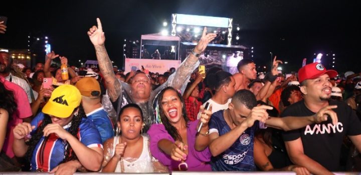 Ana Castela e Limão com Mel no Parque de Exposições