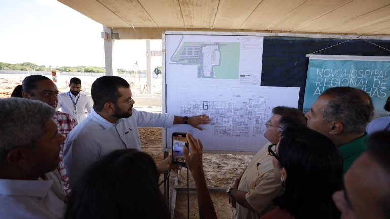 Você está visualizando atualmente Governador visita obras do Hospital de Alagoinhas