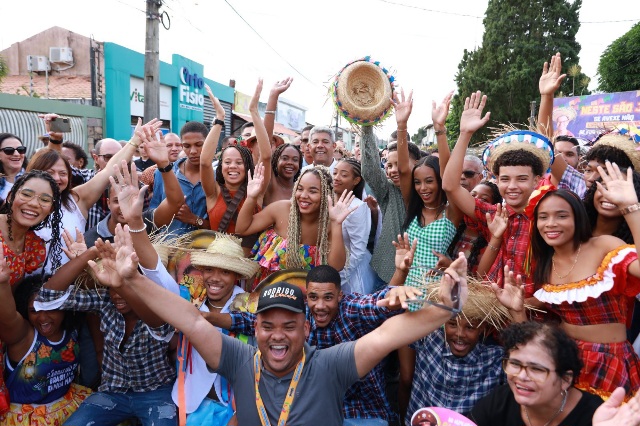 Você está visualizando atualmente Conceição do Almeida faz festa com apoio do Governo