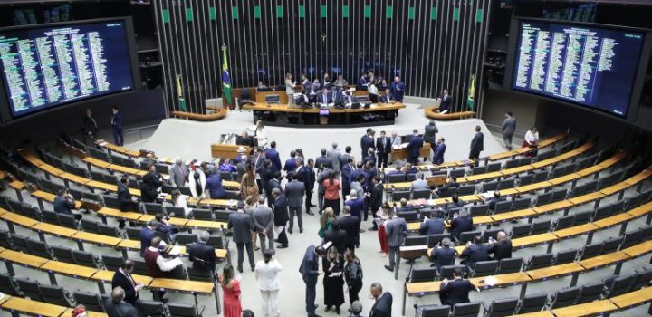 Câmara aprova regras para suspensão do mandato de deputado