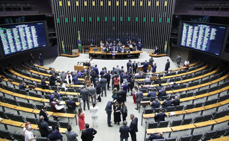 Você está visualizando atualmente Câmara aprova regras para suspensão do mandato de deputado