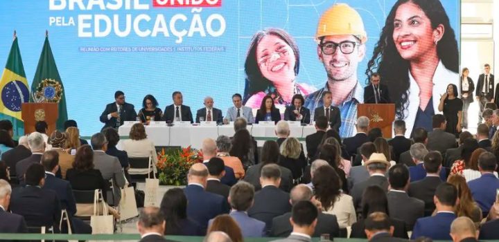 Governo anuncia R$ 5,5 bi para obras e novos campi universitários