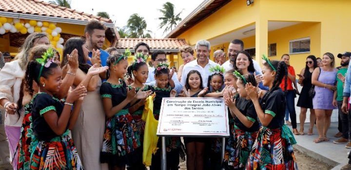 Acajutiba ganha escolas mais modernas