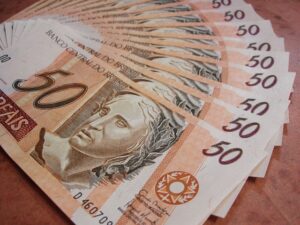 Leia mais sobre o artigo Custo regulatório consome R$ 243,7 bi da indústria por ano