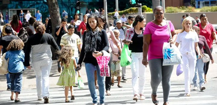 População brasileira é de 212,6 milhões de habitantes em 2024