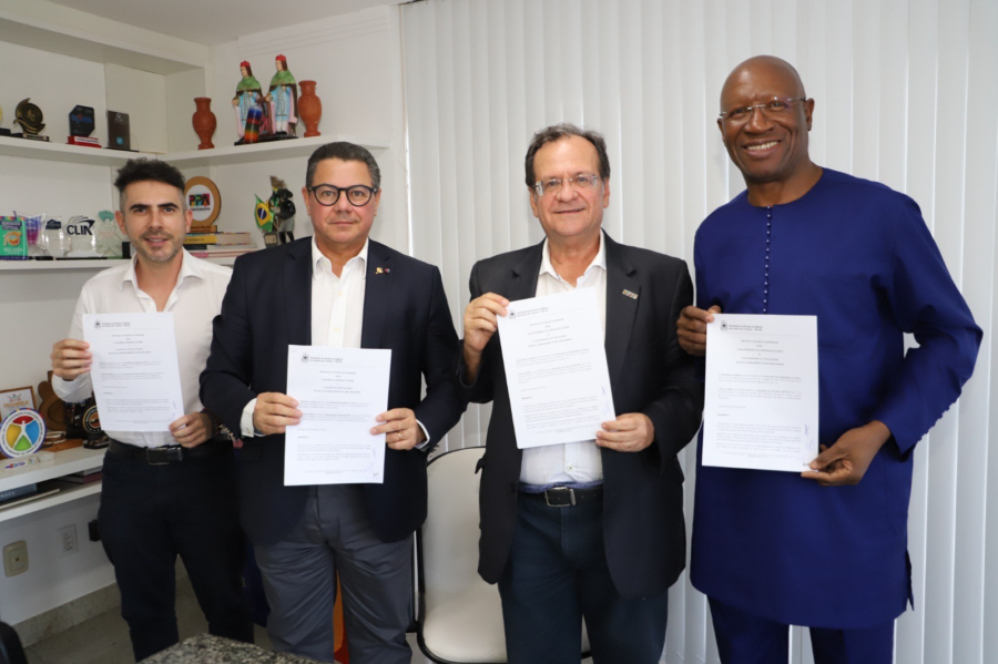 Você está visualizando atualmente Governo firma protocolo para captação do voo ligando o Benin à Bahia