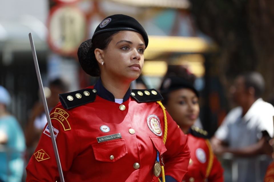 Desfile tem fanfarras da rede de ensino, PM e bombeiros militares