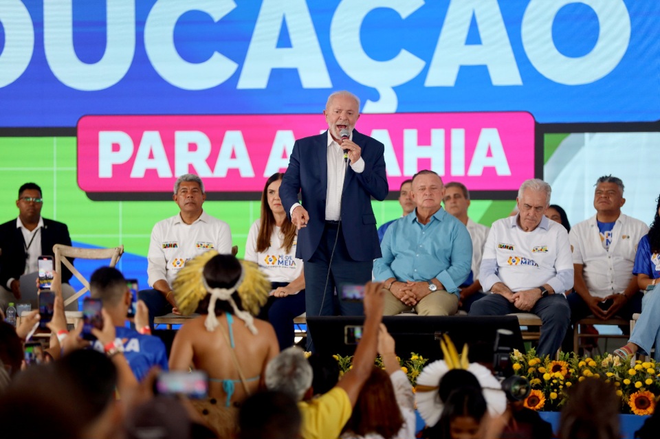 Você está visualizando atualmente Lula anuncia expansão do Programa Pé-de-Meia