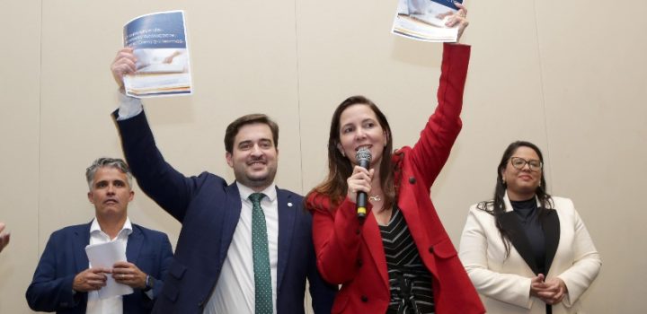 Daniela Borges e Hermes Hilarião recebem juventude da advocacia baiana