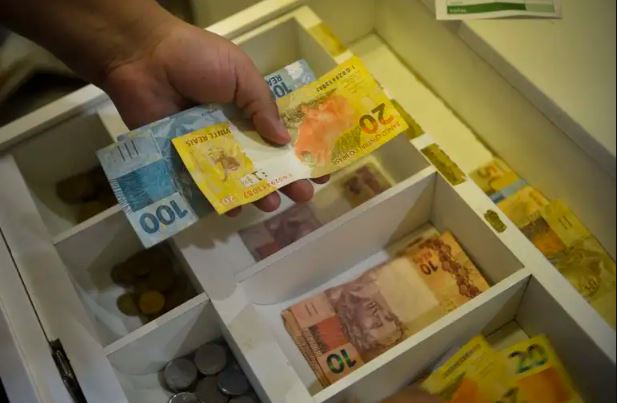 Você está visualizando atualmente Bancos esperam crescer 10,6% em carteira de crédito em 2024