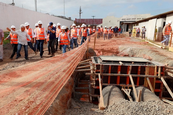 Governador Jerônimo faz vistoria em obras do VLT