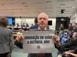 Leia mais sobre o artigo Conselho de Odontologia é contra graduação EAD em saúde