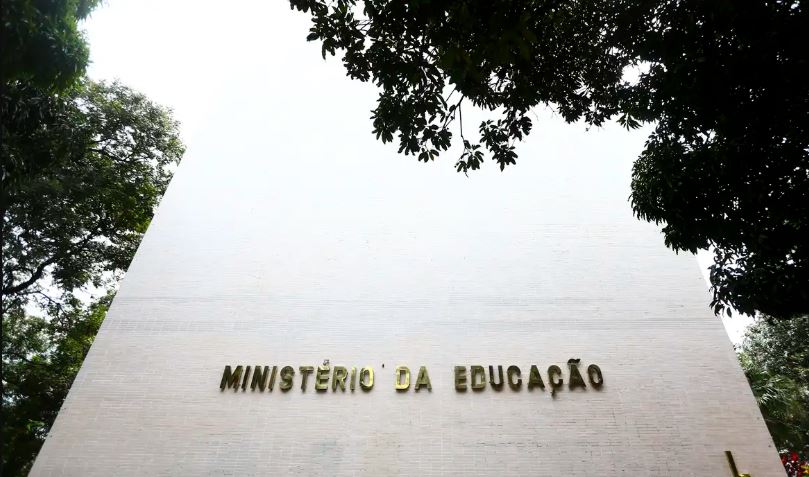 Você está visualizando atualmente Ebserh publica de edital de concurso com 545 vagas