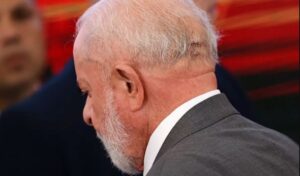 Leia mais sobre o artigo Médico de Lula descarta sequela e diz que função cerebral está intacta