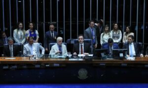 Leia mais sobre o artigo Congresso promulga emenda à Constituição para cortar gastos do governo