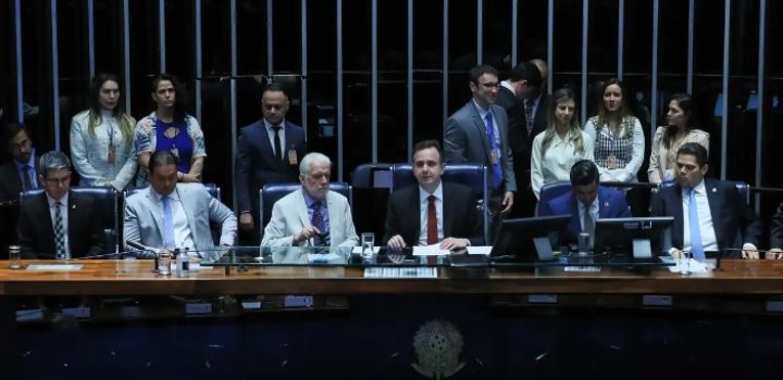 Congresso promulga emenda à Constituição para cortar gastos do governo