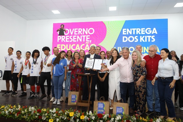 Você está visualizando atualmente Governo investe R$ 1,3 bilhão em escolas baianas