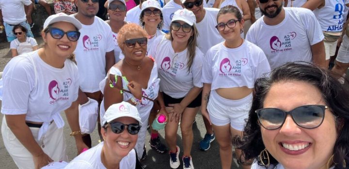 Famílias da Oncoped do Santa Izabel participam de caminhada na Lavagem do Bonfim