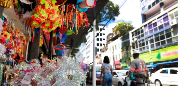 Serpentinas metálicas são proibidas no carnaval da Bahia para evitar acidentes