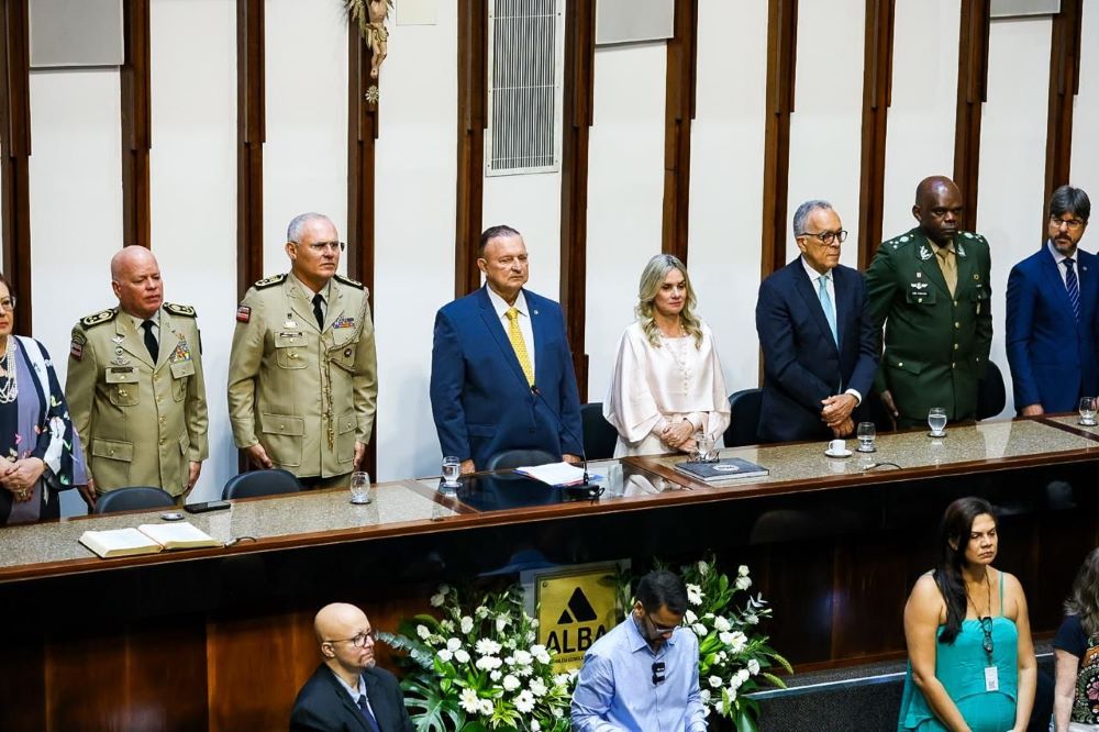 Ivana Bastos e Adolfo Menezes mostram unidade na ALBA