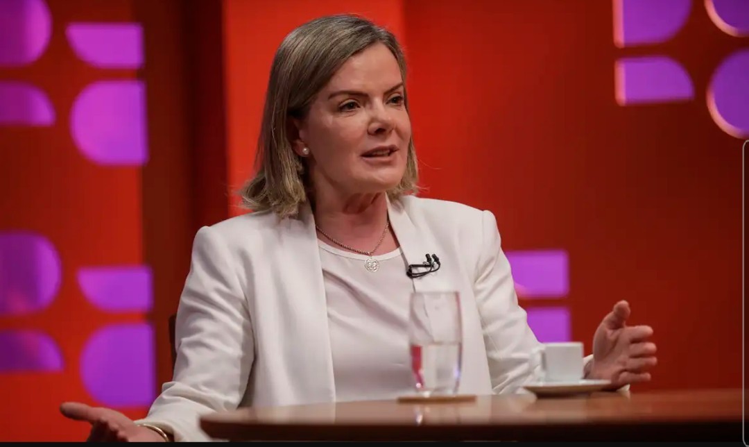 Você está visualizando atualmente Lula nomeia Gleisi Hoffmann para chefiar a articulação política