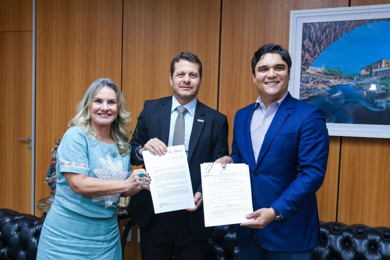 Presidente Ivana Bastos recebe projeto de LDO 2026, que projeta receita R$ 72 bi e crescimento de 3% no PIB