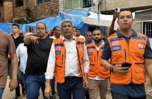 Leia mais sobre o artigo Jerônimo vistoria áreas afetadas pelas fortes chuvas em Santo Amaro