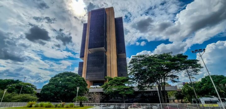 Copom eleva juros básicos da economia para 14,75% ao ano