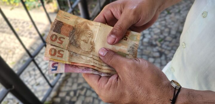Rendimento per capita é recorde e desigualdades caem ao menor nível desde 2012