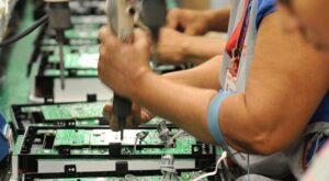 Leia mais sobre o artigo Produção industrial avança em dez dos 15 locais pesquisados em março